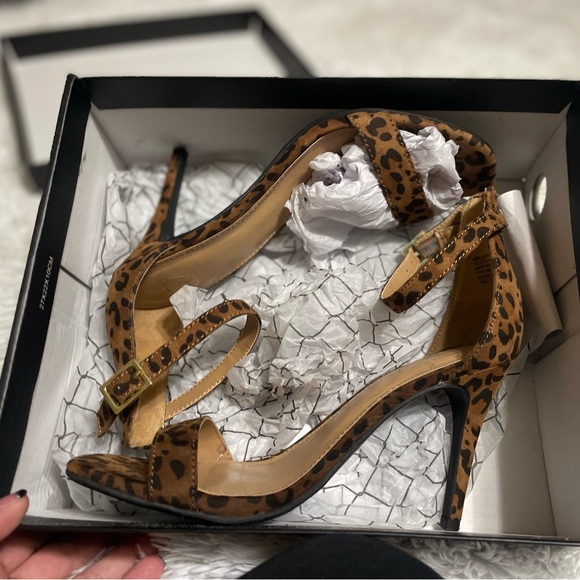 Cheetah heels 👠 - Picture 3 of 4